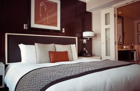 hotel-room-1447201_640